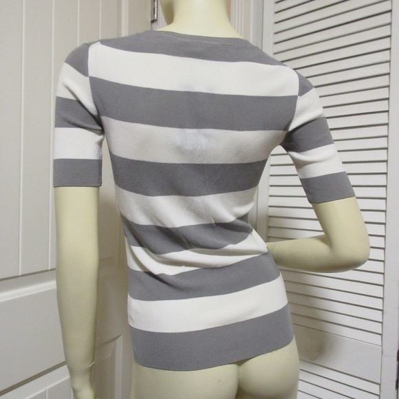 Theory White Gray Striped Knit Top T-Shirt Normcore Travel Preppy Designer Luxe - Picture 7 of 8